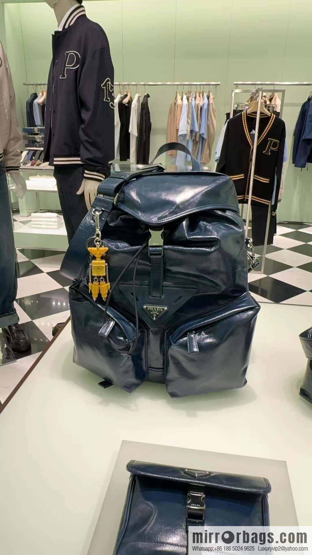 PRADA 🎉 new catwalk model 🎉 2VZ108 oil wax leather🎉🎉