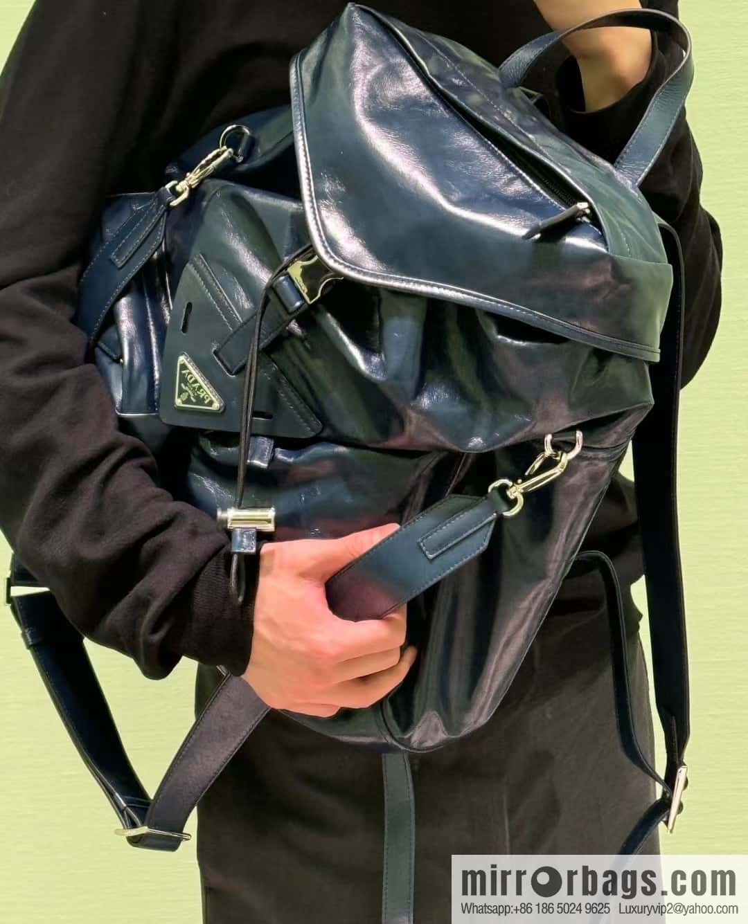 PRADA 🎉 new catwalk model 🎉 2VZ108 oil wax leather🎉🎉