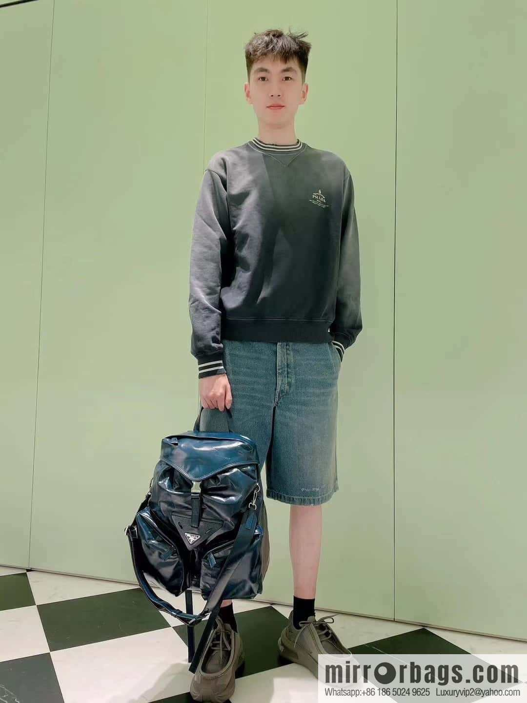 PRADA 🎉 new catwalk model 🎉 2VZ108 oil wax leather🎉🎉