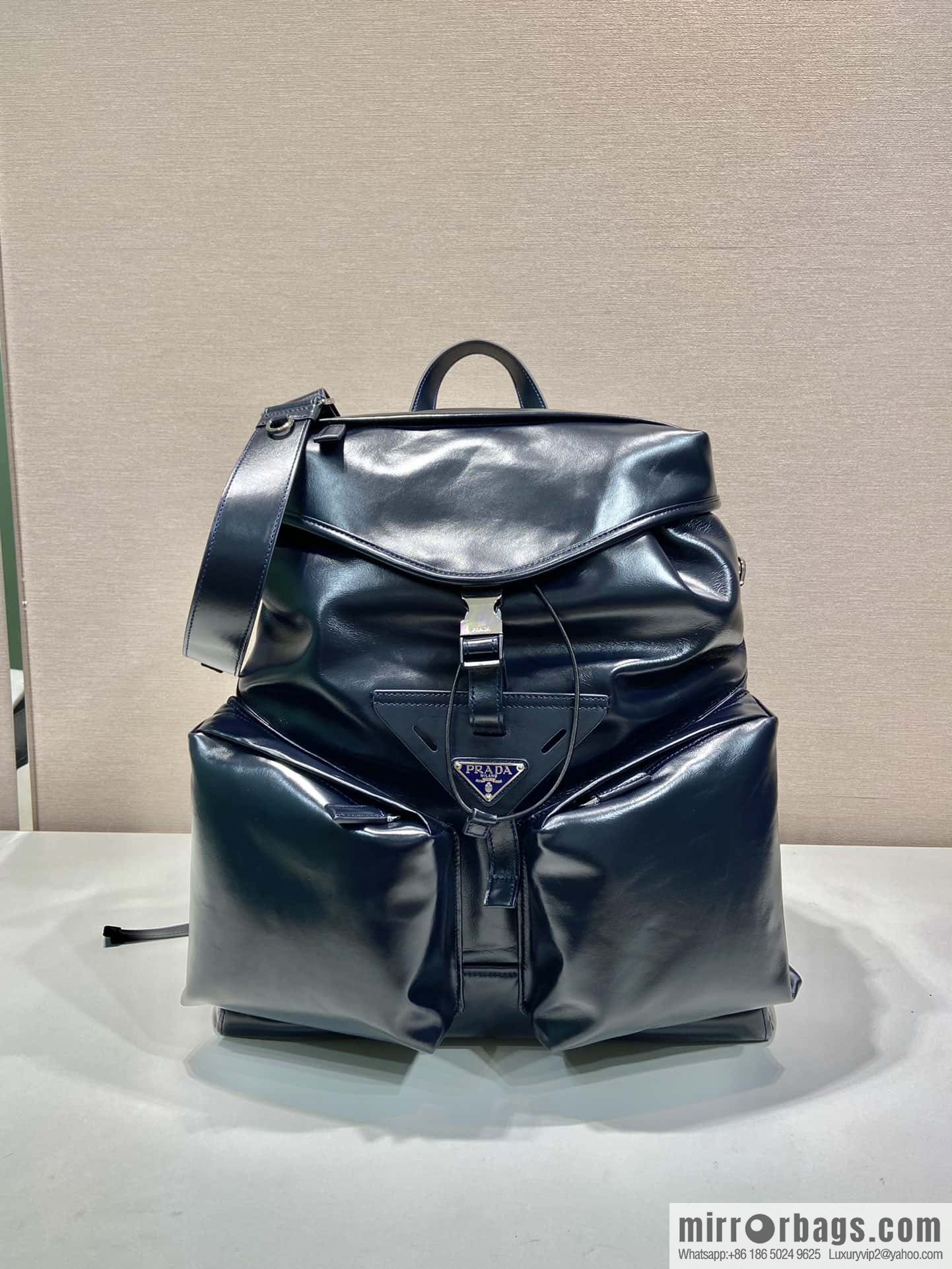 PRADA 🎉 new catwalk model 🎉 2VZ108 oil wax leather🎉🎉