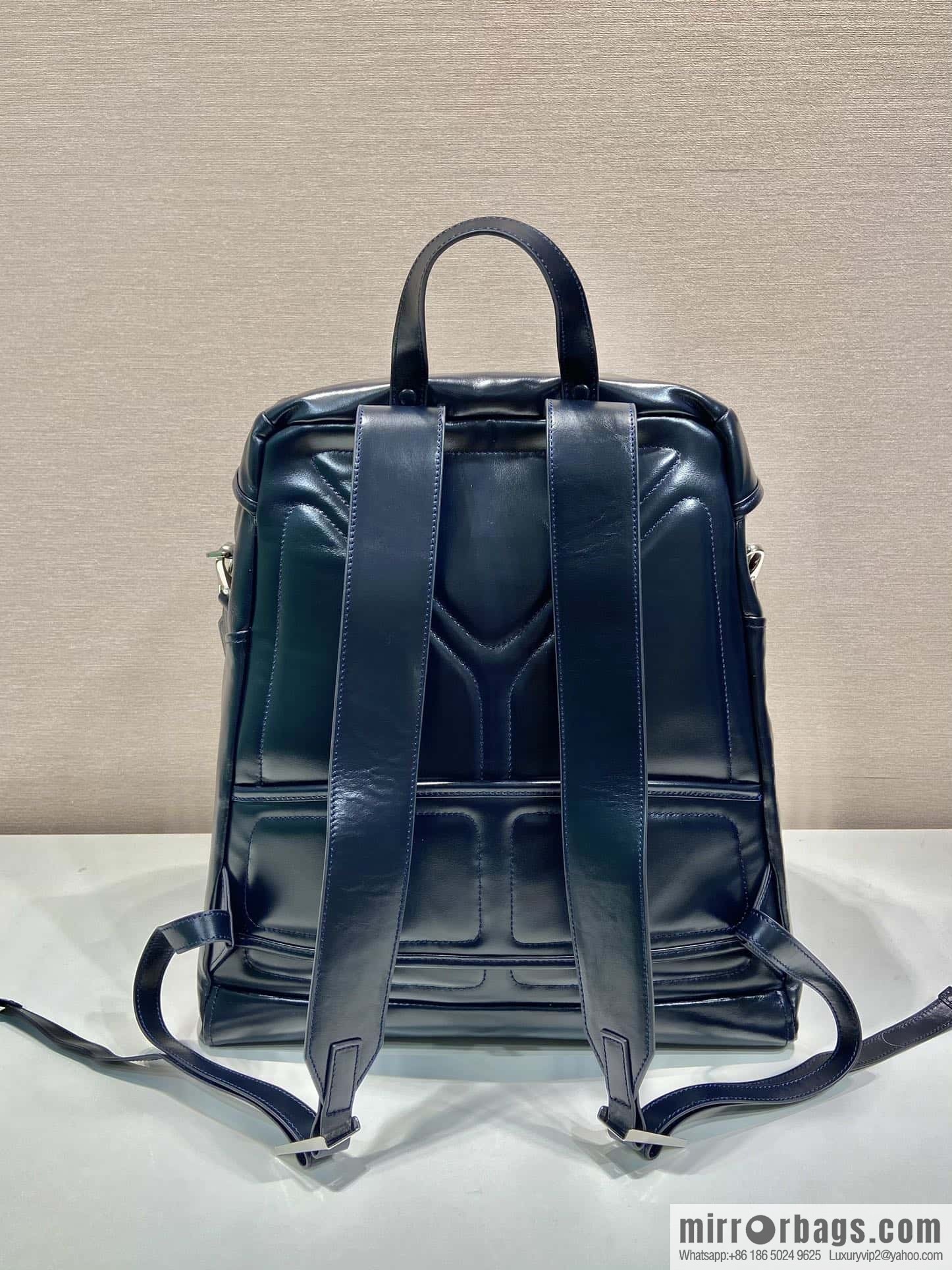 PRADA 🎉 new catwalk model 🎉 2VZ108 oil wax leather🎉🎉