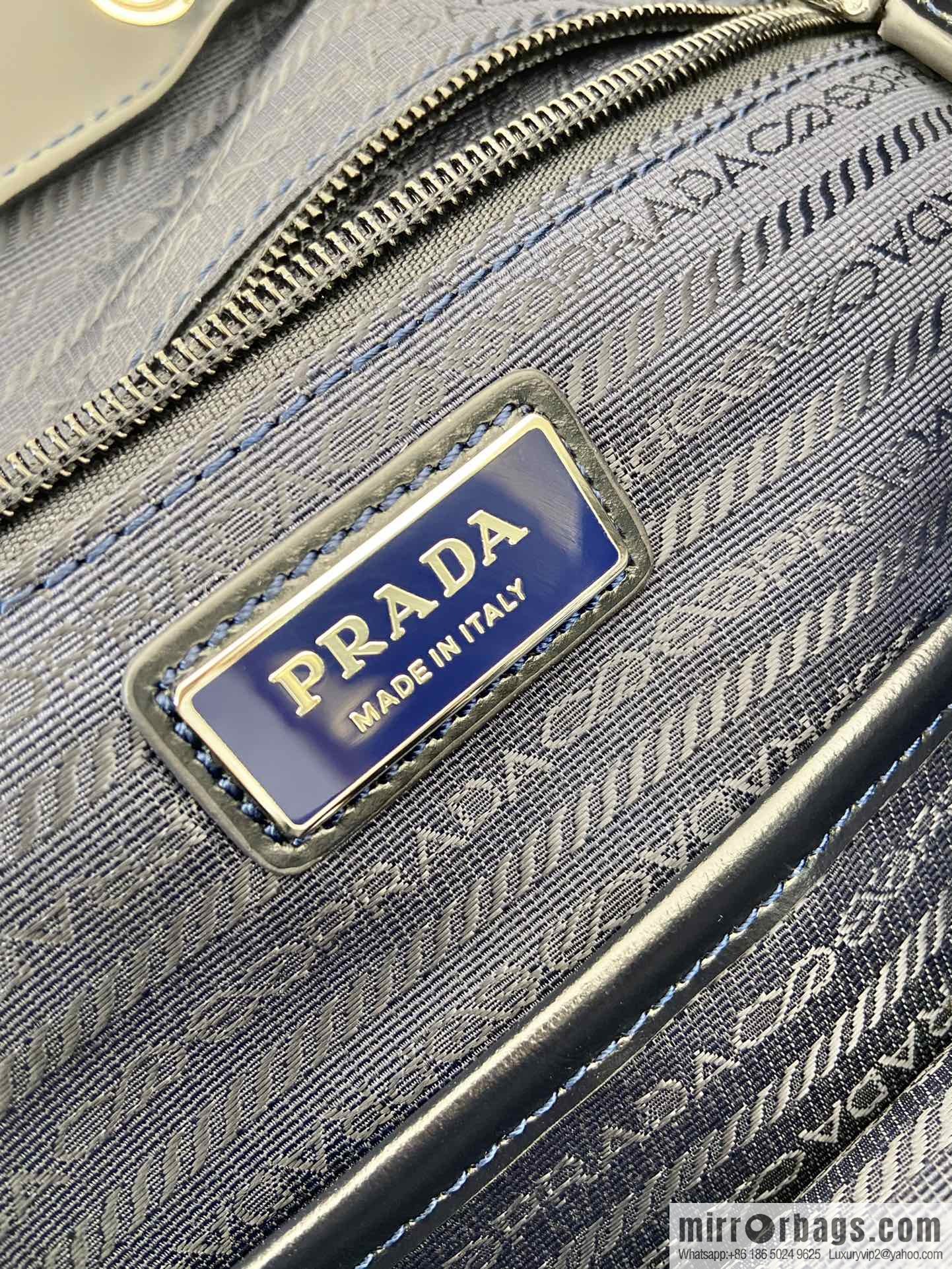 PRADA 🎉 new catwalk model 🎉 2VZ108 oil wax leather🎉🎉