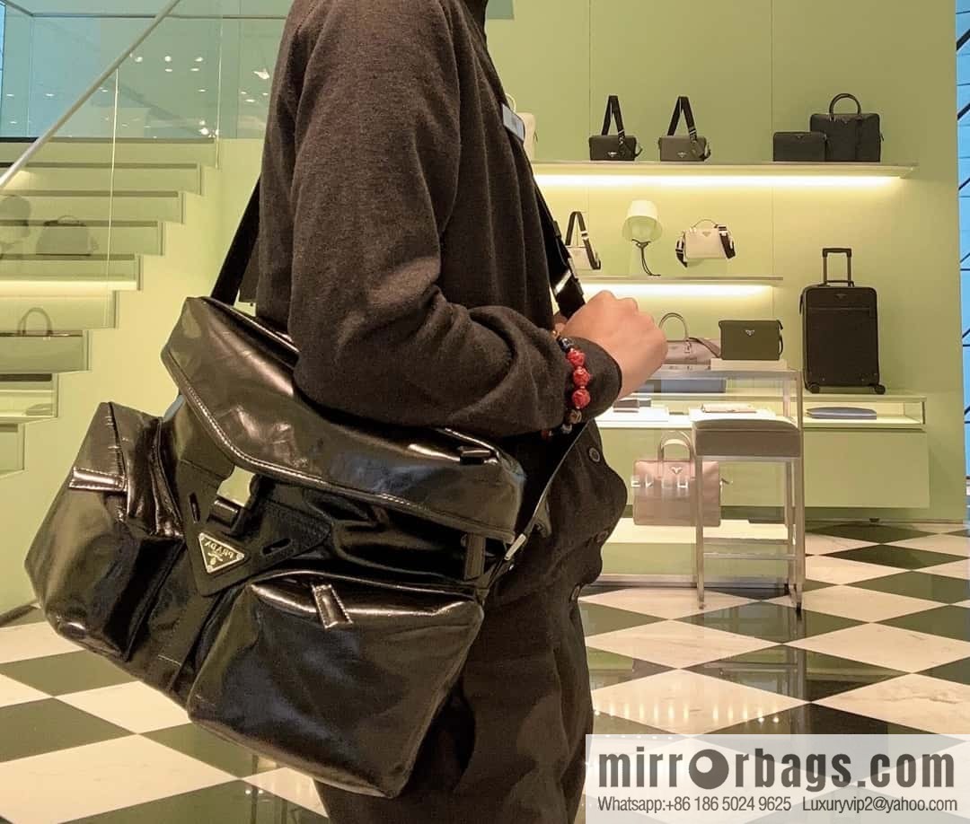 PRADA 🎉 new men's bag 🎉 2VD062 oil wax leather🎉🎉