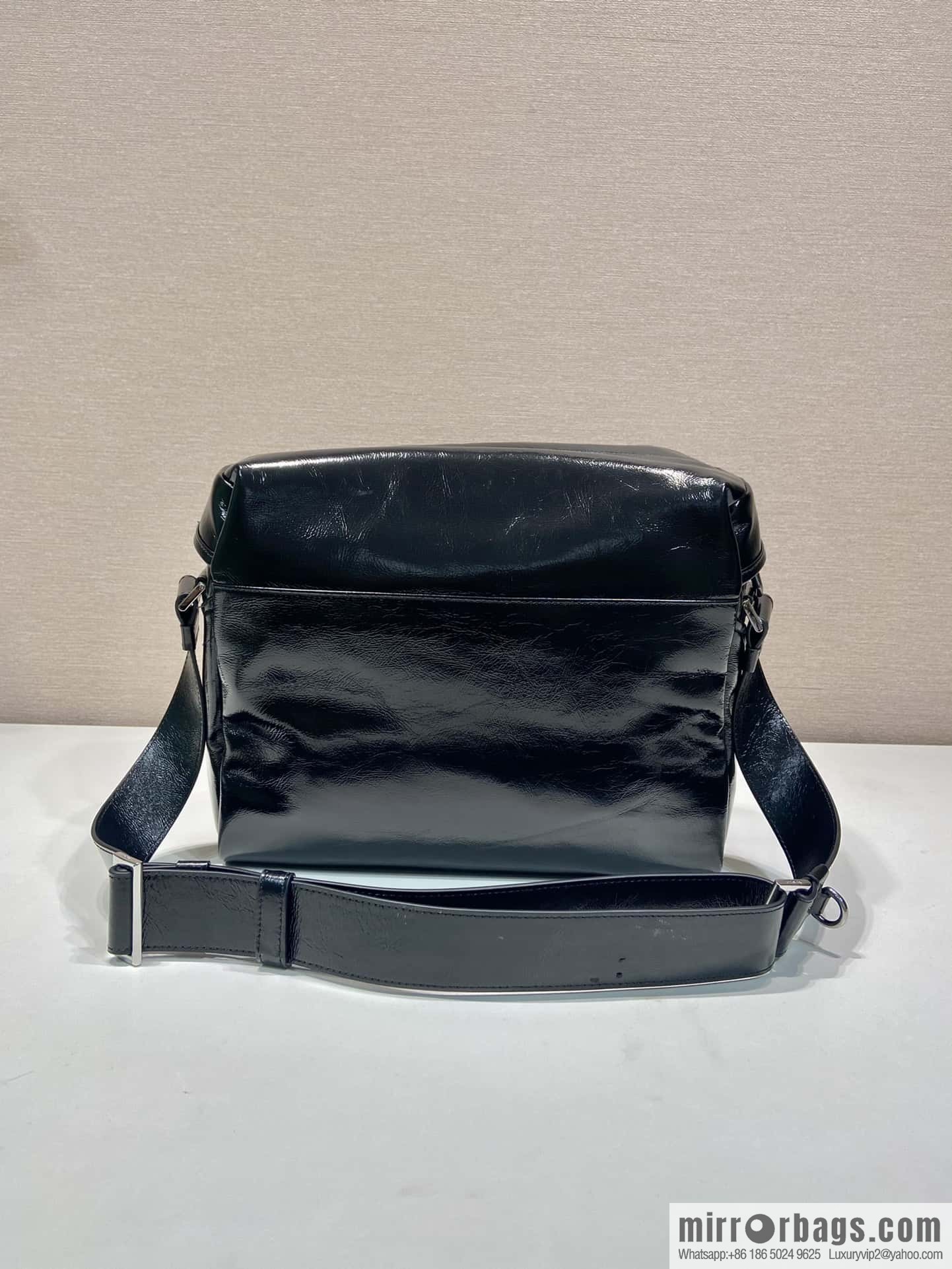 PRADA 🎉 new men's bag 🎉 2VD062 oil wax leather🎉🎉