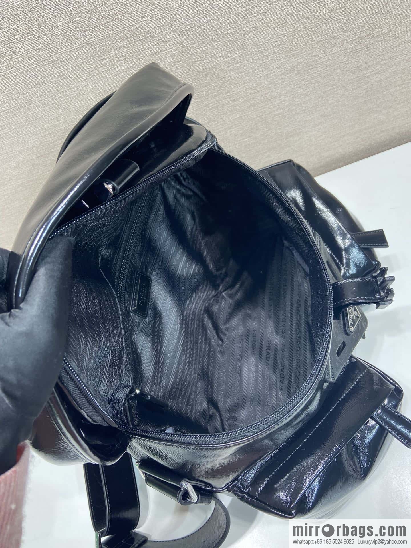 PRADA 🎉 new men's bag 🎉 2VD062 oil wax leather🎉🎉