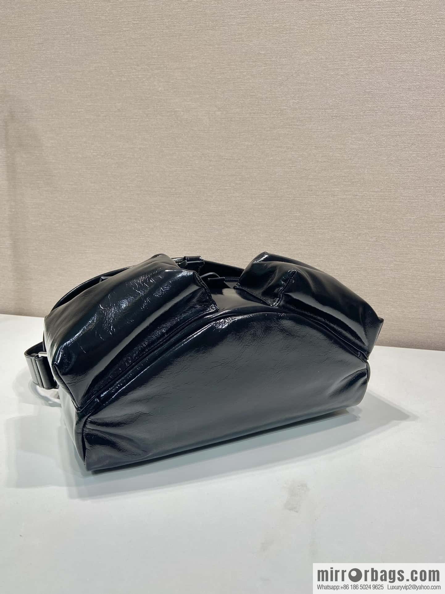 PRADA 🎉 new men's bag 🎉 2VD062 oil wax leather🎉🎉