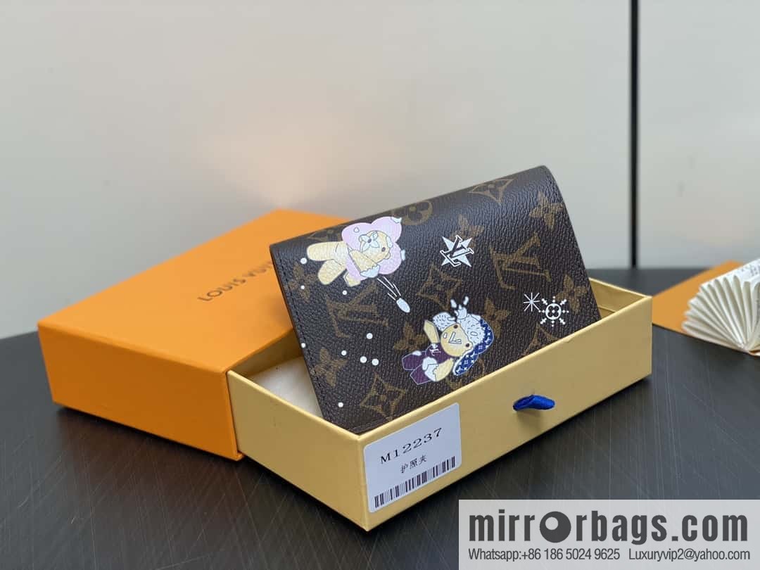 [Boutique‑grade] M12237 blue, Christmas model, new autumn and winter model, passport holder, passport cover M12219 red Candy Factory series