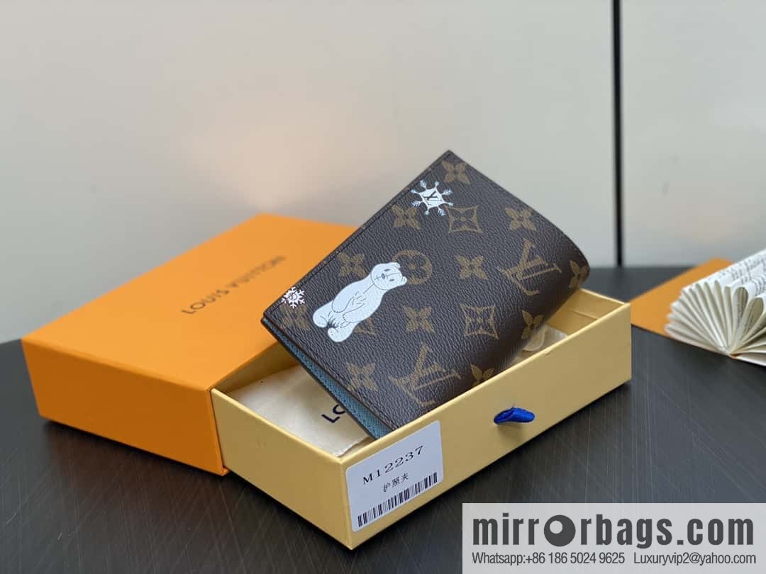 [Boutique‑grade] M12237 blue, Christmas model, new autumn and winter model, passport holder, passport cover M12219 red Candy Factory series