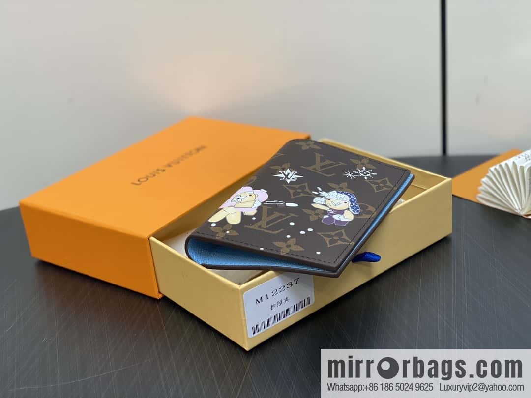 [Boutique‑grade] M12237 blue, Christmas model, new autumn and winter model, passport holder, passport cover M12219 red Candy Factory series