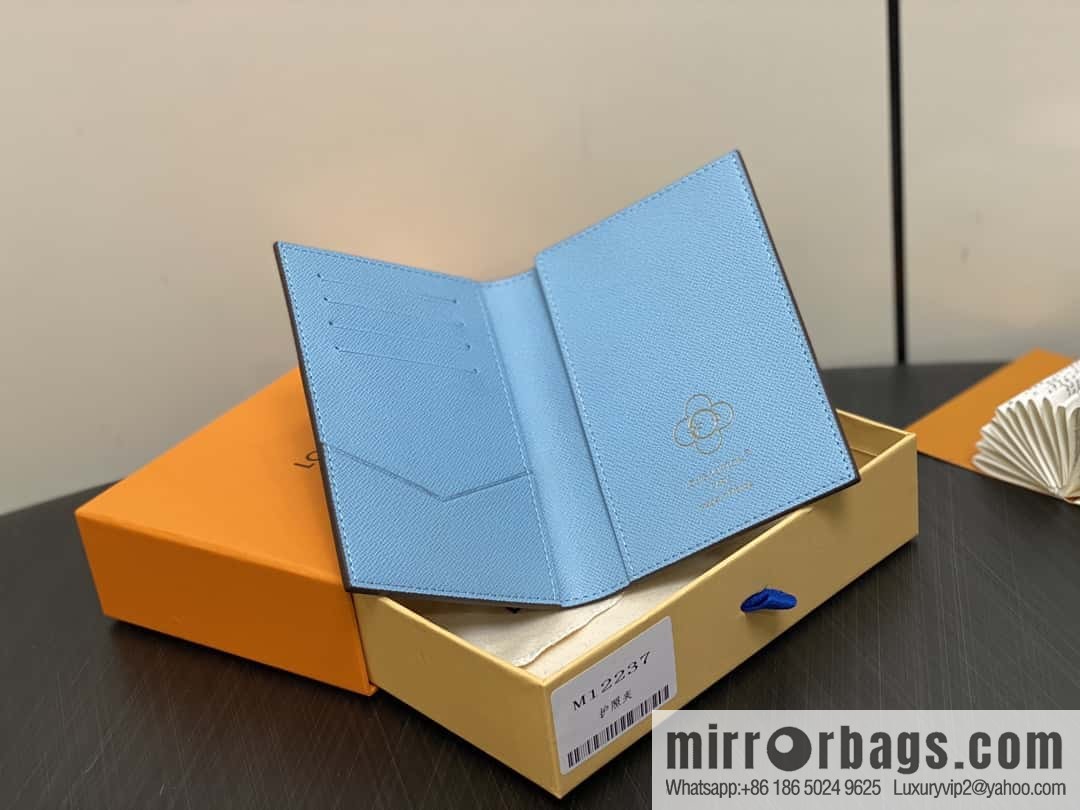 [Boutique‑grade] M12237 blue, Christmas model, new autumn and winter model, passport holder, passport cover M12219 red Candy Factory series