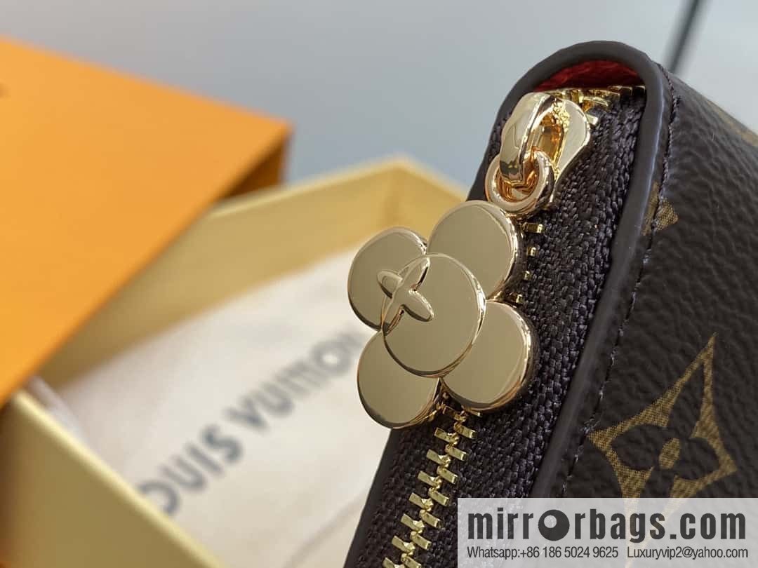 [Boutique‑grade] M12210 red, Christmas single zipper short wallet series ZIPPY change bag Vivienne Holidays 2024 series