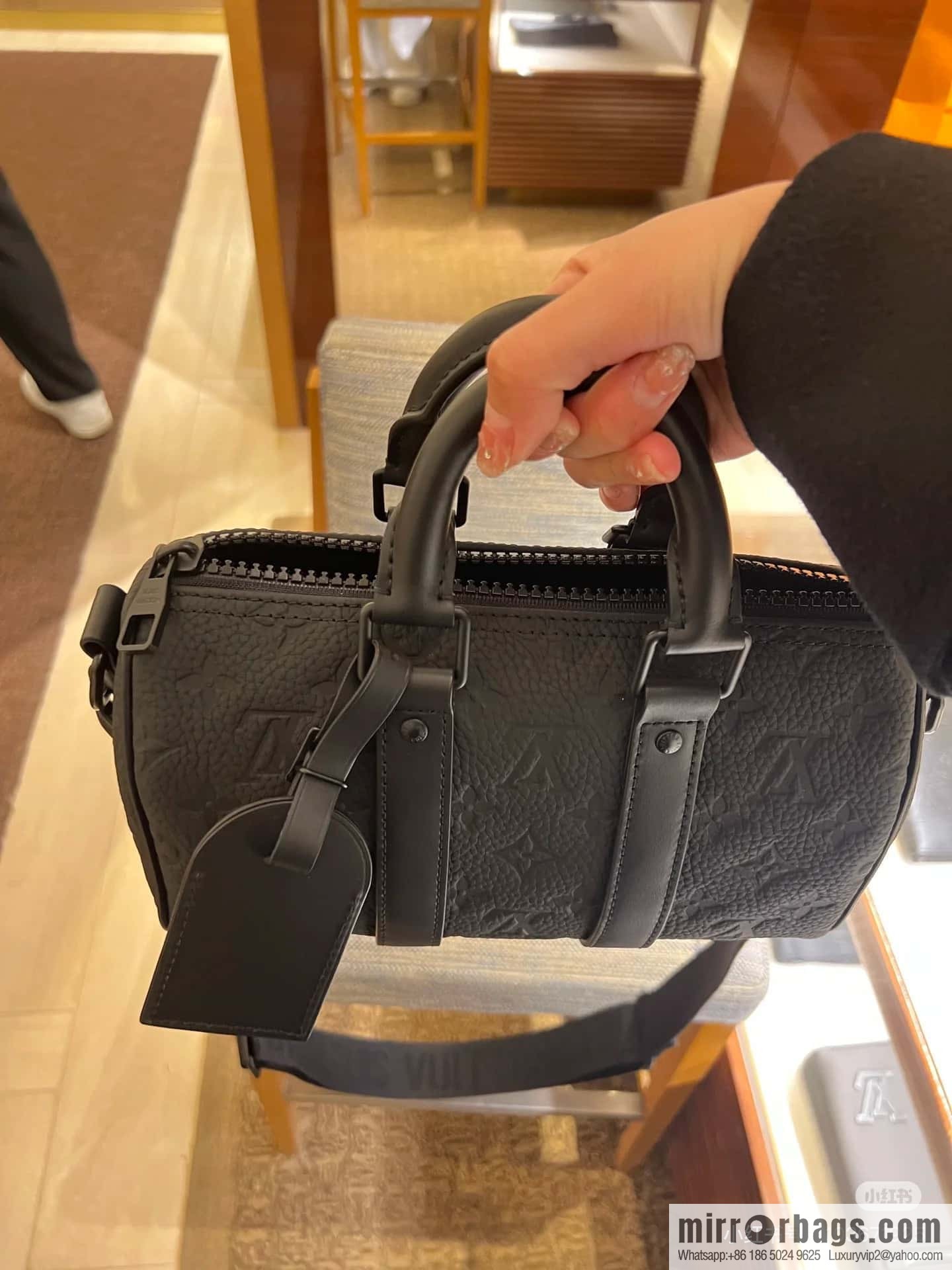 [Boutique‑grade] M20900 black full leather (opposite matte leather) pillow bag series KEEPALL XS handbag Keepall XS handbag