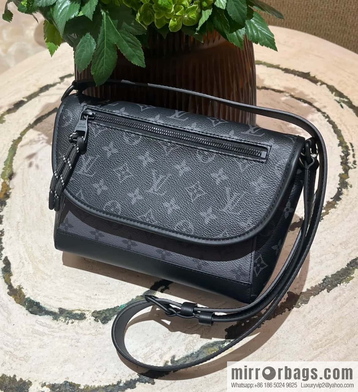 [Boutique‑grade] M12681 black flower/silver flower, men's bag messenger bag series Pulse messenger bag