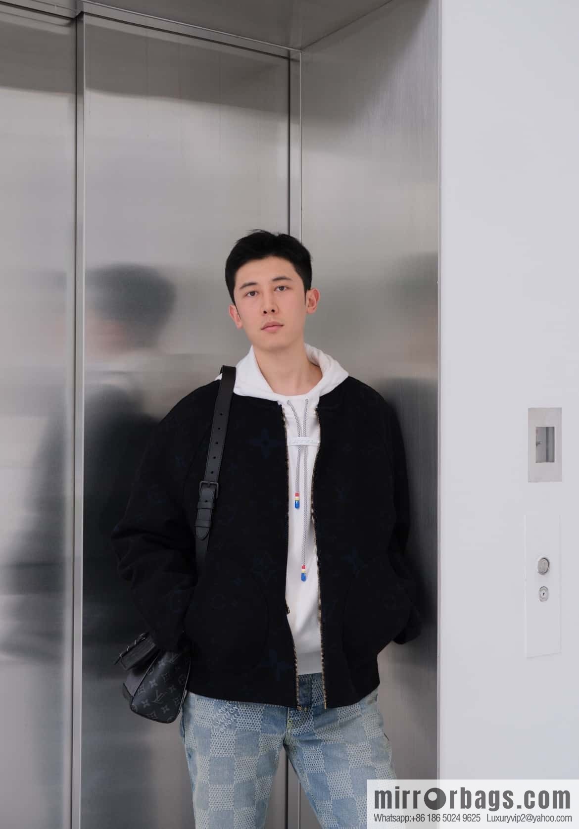 [Boutique‑grade] M12681 black flower/silver flower, men's bag messenger bag series Pulse messenger bag