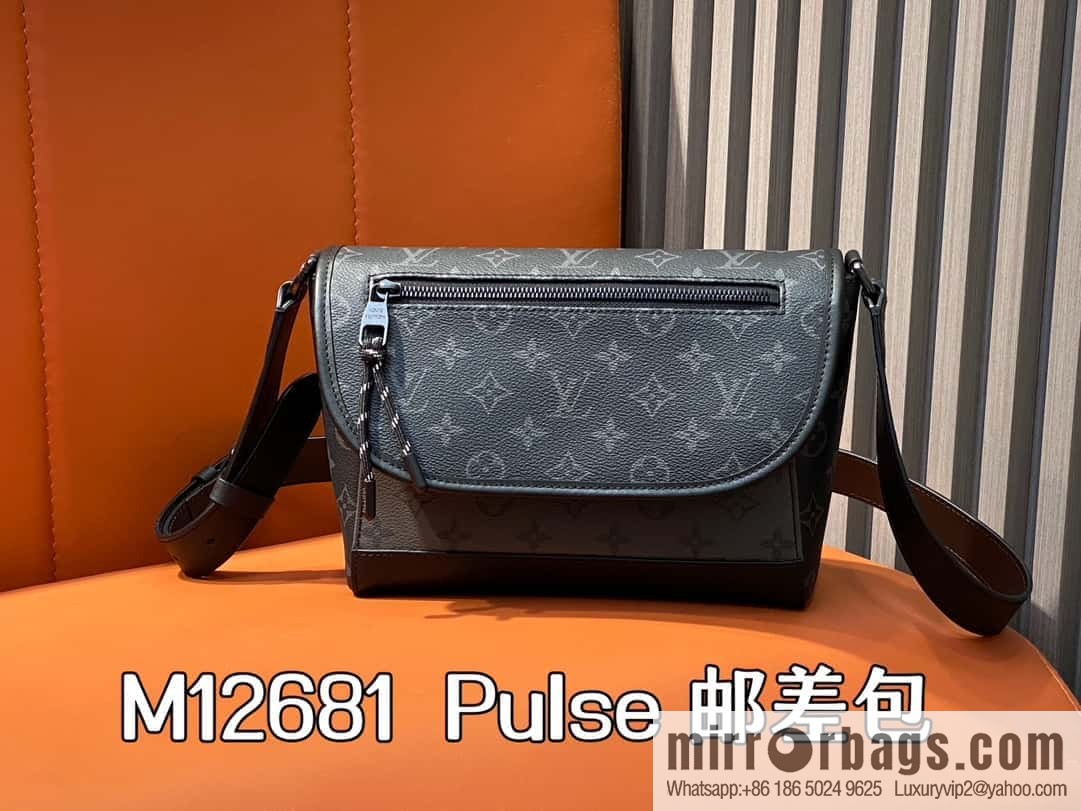 [Boutique‑grade] M12681 black flower/silver flower, men's bag messenger bag series Pulse messenger bag