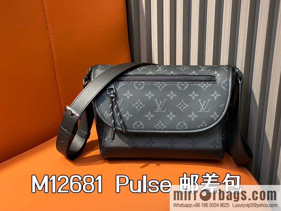 [Boutique‑grade] M12681 black flower/silver flower, men's bag messenger bag series Pulse messenger bag