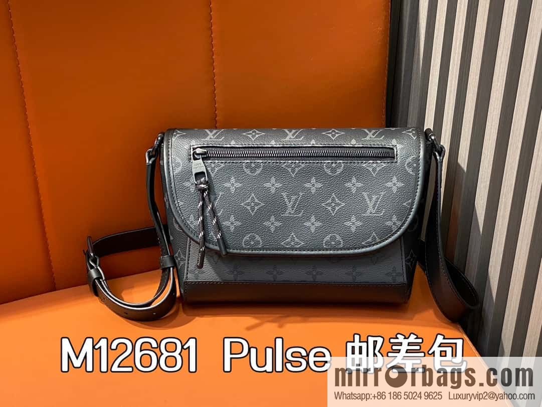 [Boutique‑grade] M12681 black flower/silver flower, men's bag messenger bag series Pulse messenger bag