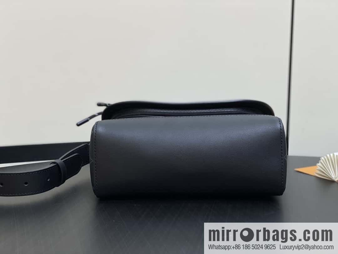 [Boutique‑grade] M12681 black flower/silver flower, men's bag messenger bag series Pulse messenger bag