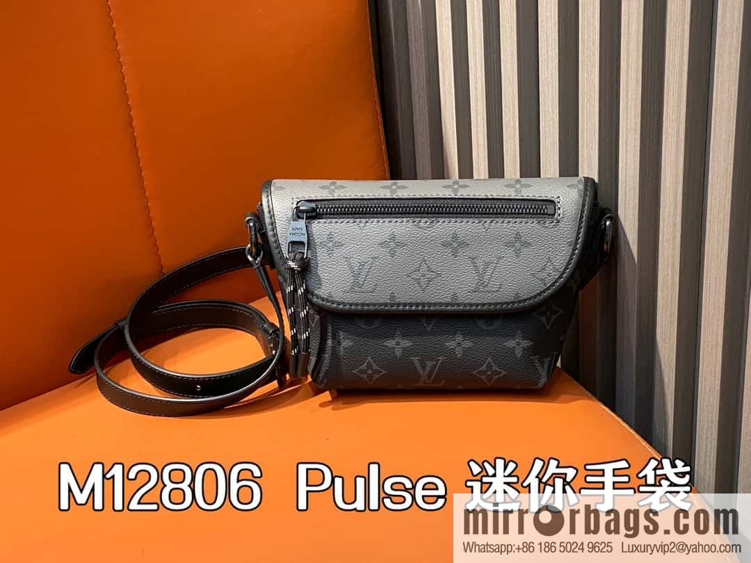 [Boutique‑grade] M12806 black flower/silver flower, men's bag messenger bag series Pulse mini handbag