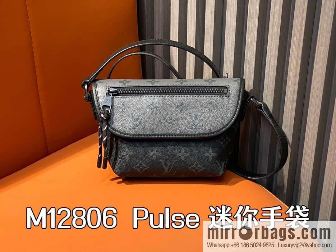 [Boutique‑grade] M12806 black flower/silver flower, men's bag messenger bag series Pulse mini handbag