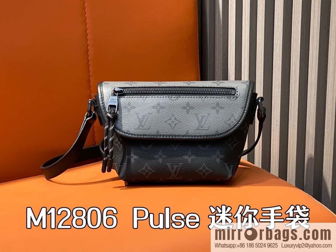 [Boutique‑grade] M12806 black flower/silver flower, men's bag messenger bag series Pulse mini handbag