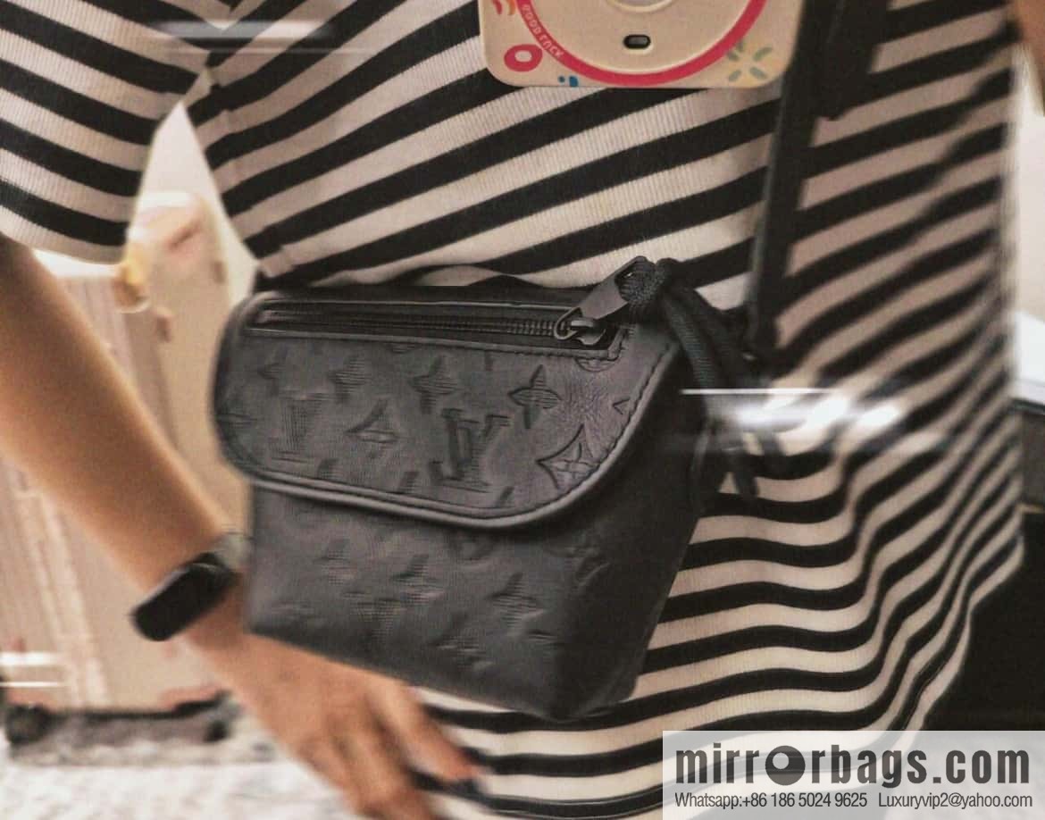 [Boutique‑grade] M12636 black full leather, men's bag messenger bag series Pulse mini handbag