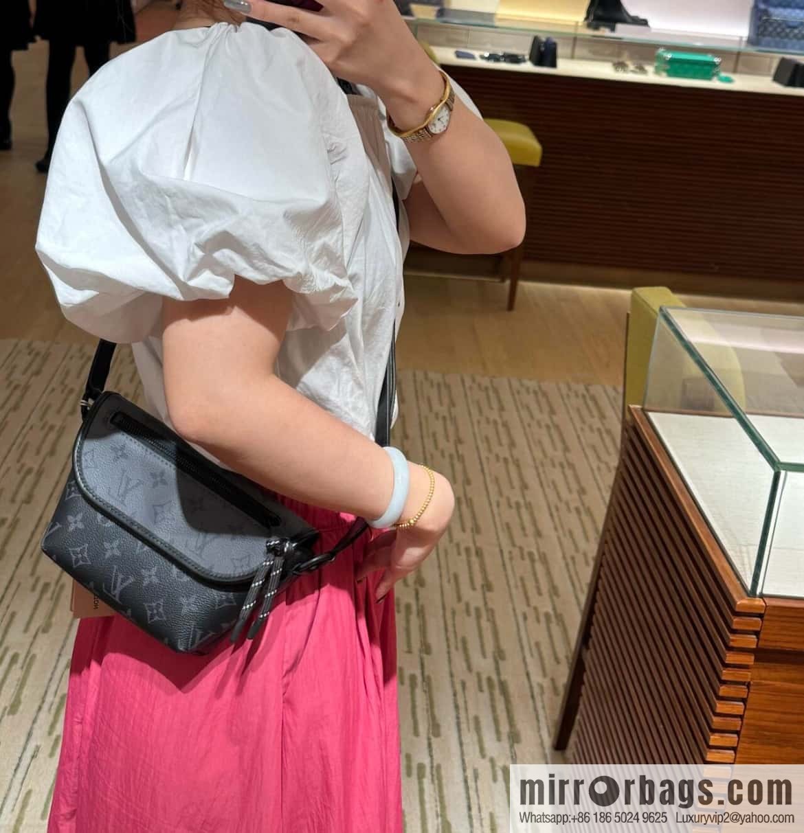 [Boutique‑grade] M12636 black full leather, men's bag messenger bag series Pulse mini handbag