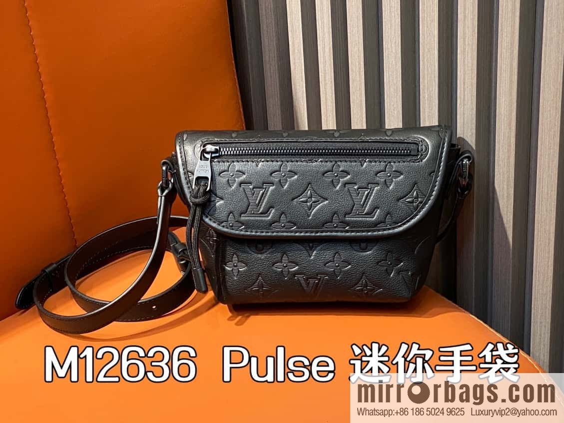 [Boutique‑grade] M12636 black full leather, men's bag messenger bag series Pulse mini handbag