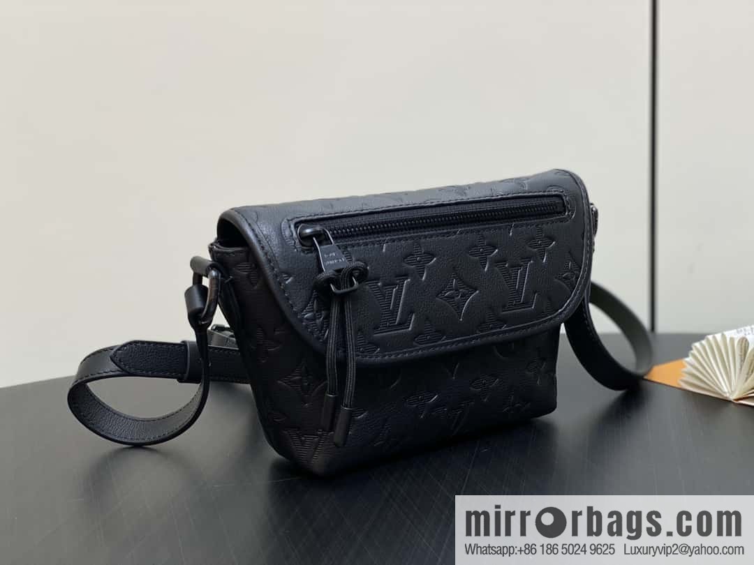 [Boutique‑grade] M12636 black full leather, men's bag messenger bag series Pulse mini handbag