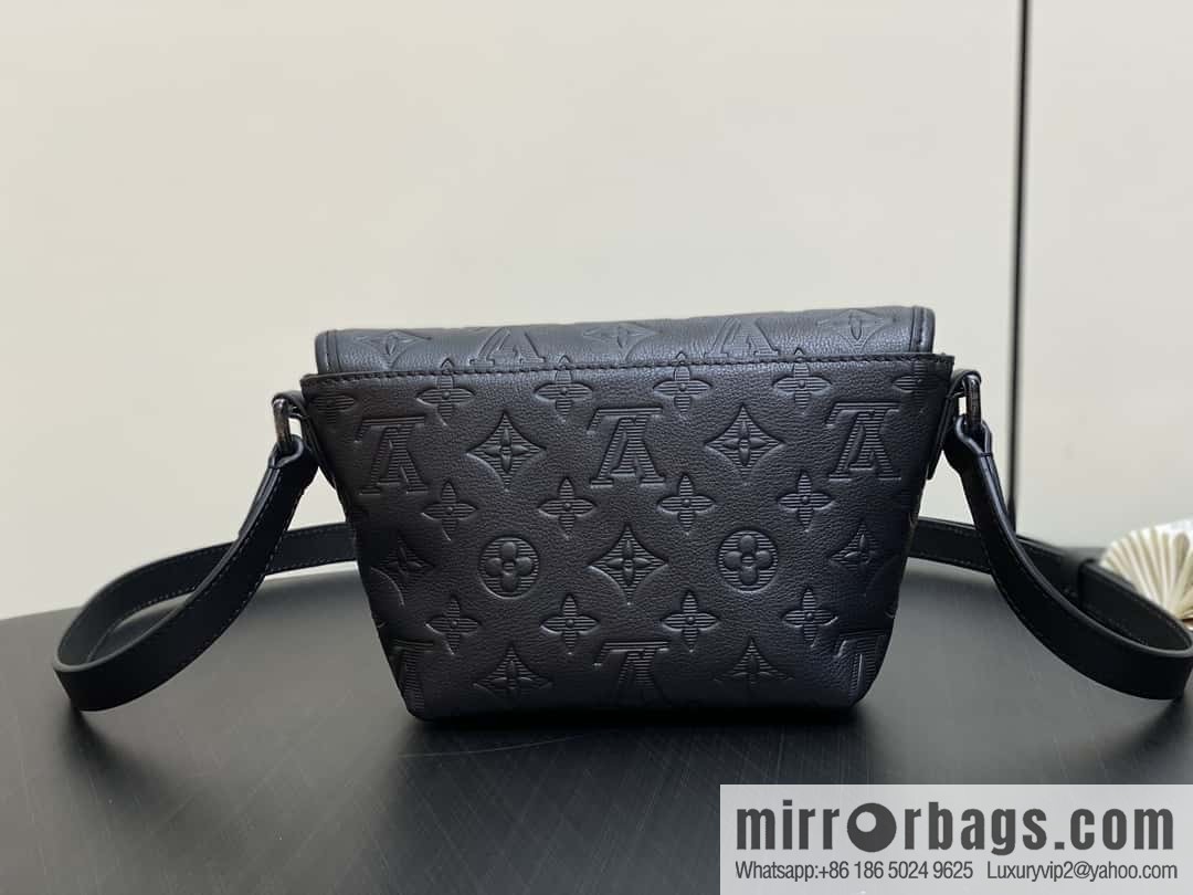 [Boutique‑grade] M12636 black full leather, men's bag messenger bag series Pulse mini handbag