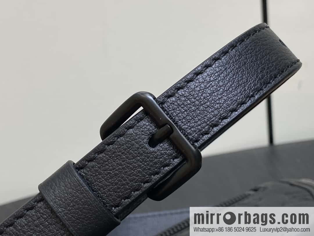 [Boutique‑grade] M12636 black full leather, men's bag messenger bag series Pulse mini handbag
