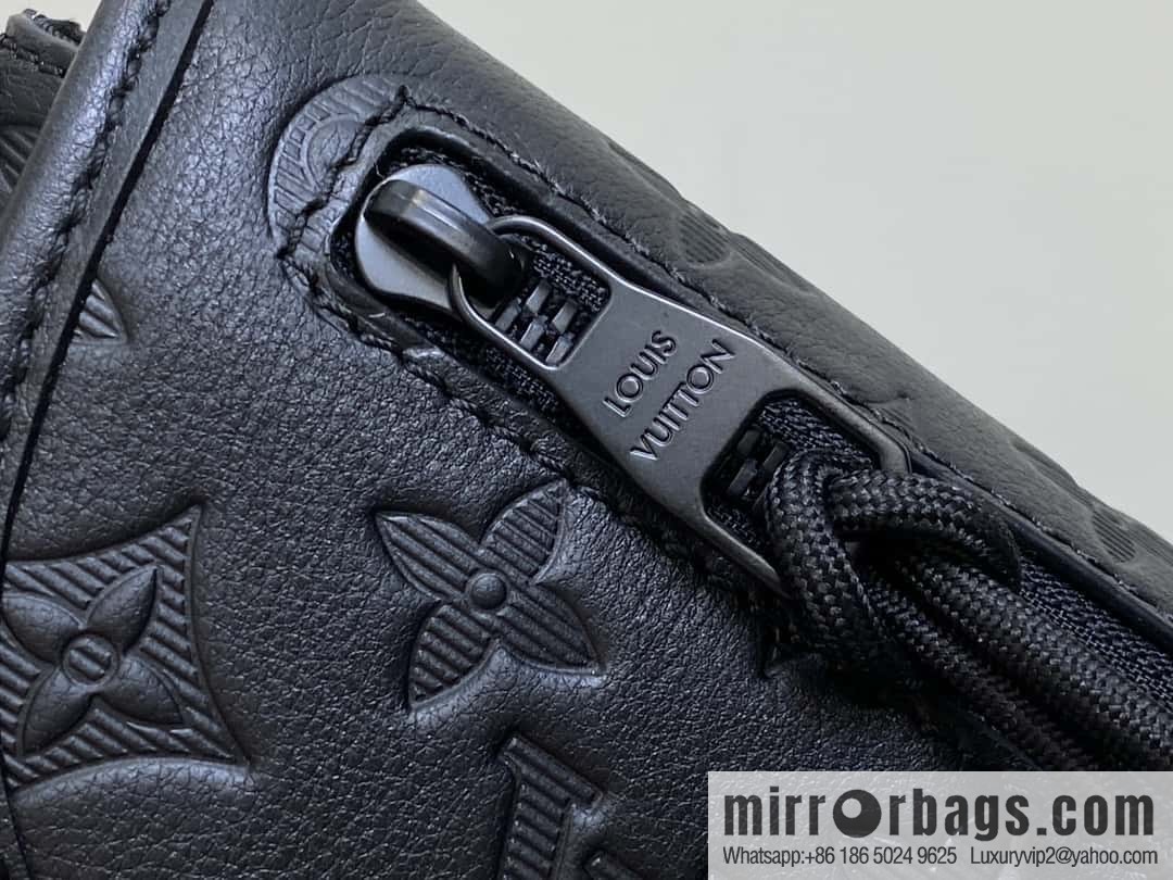 [Boutique‑grade] M12636 black full leather, men's bag messenger bag series Pulse mini handbag