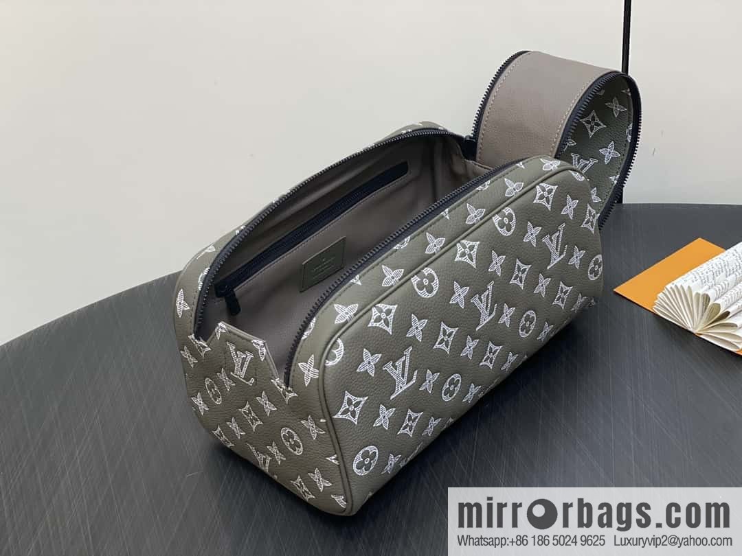 [Boutique‑grade] M12651 green silk screen printing, toilet bag cosmetic bag series Locker Dopp Kit toilet bag
