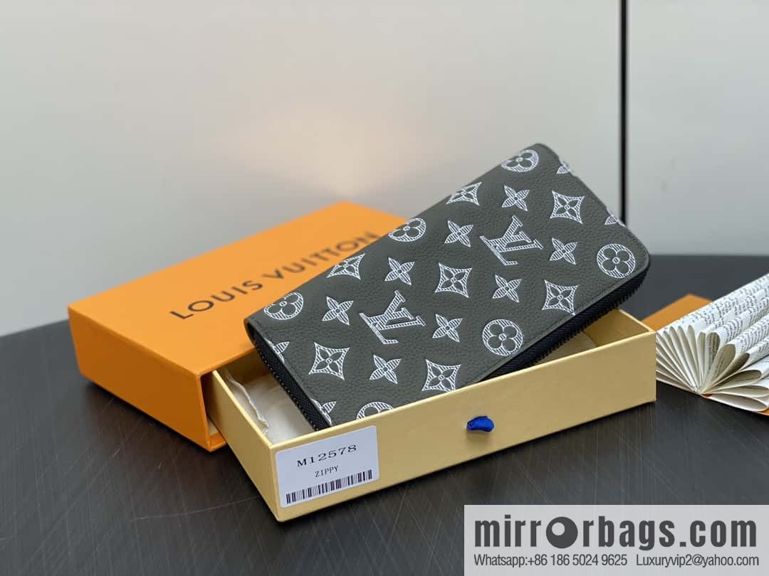 [Premium‑quality] M12578 green full leather embossed, single zipper wallet series Zippy zipper wallet