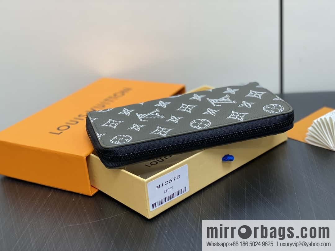 [Premium‑quality] M12578 green full leather embossed, single zipper wallet series Zippy zipper wallet