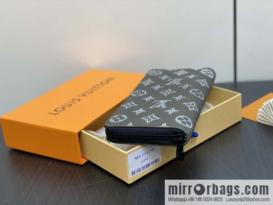 [Premium‑quality] M12578 green full leather embossed, single zipper wallet series Zippy zipper wallet