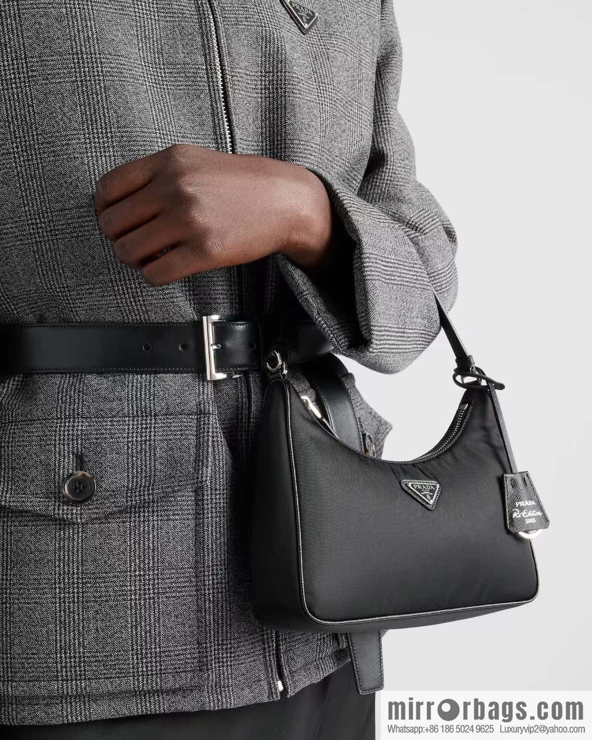 PRADA 🎉 Hobo 🎉 1N 204 M Platinum Hardware🎉🎉