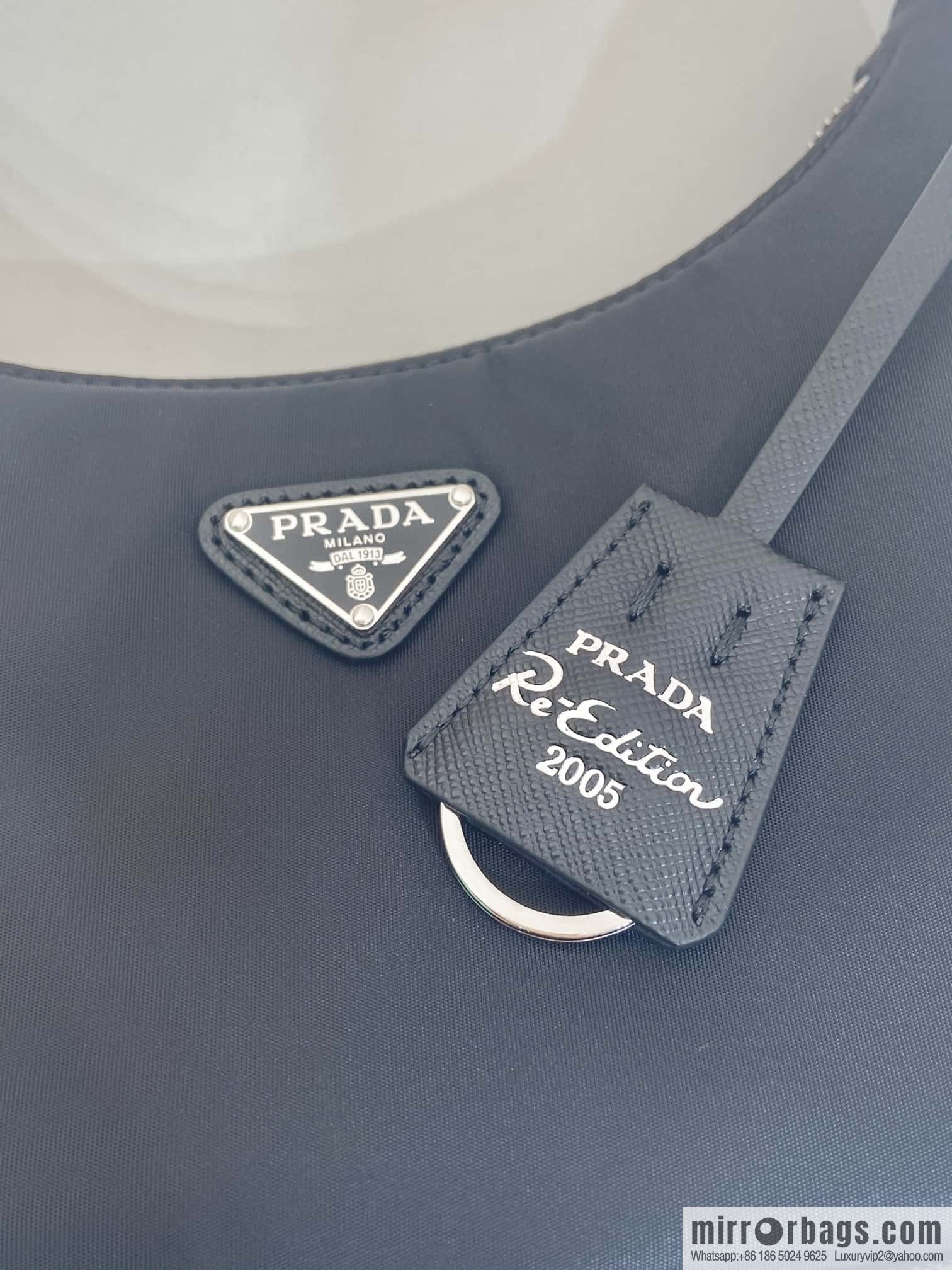 PRADA 🎉 Hobo 🎉 1N 204 M Platinum Hardware🎉🎉