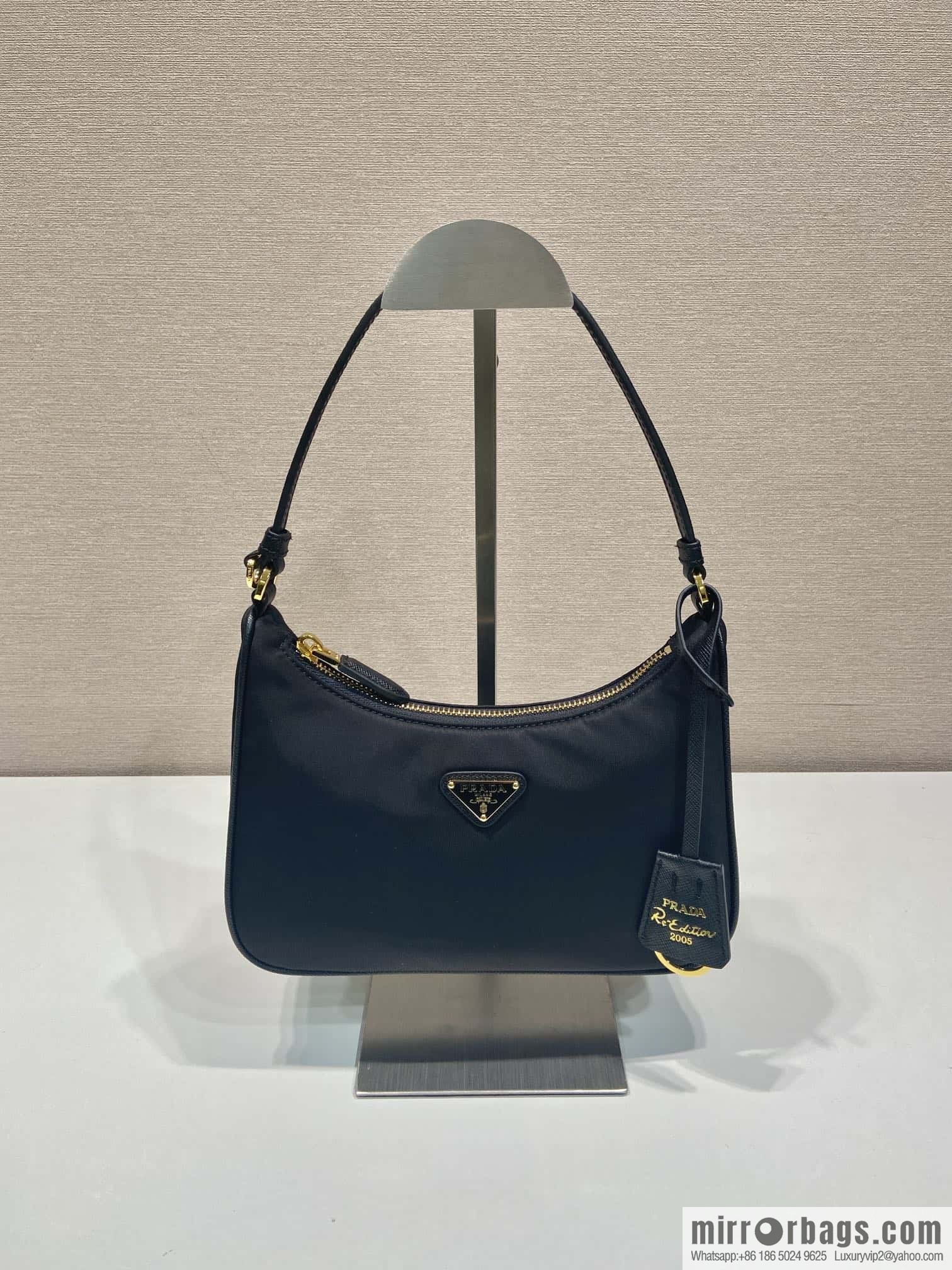 PRADA 🎉 Hobo 🎉 1N 204 M Gold Hardware🎉🎉