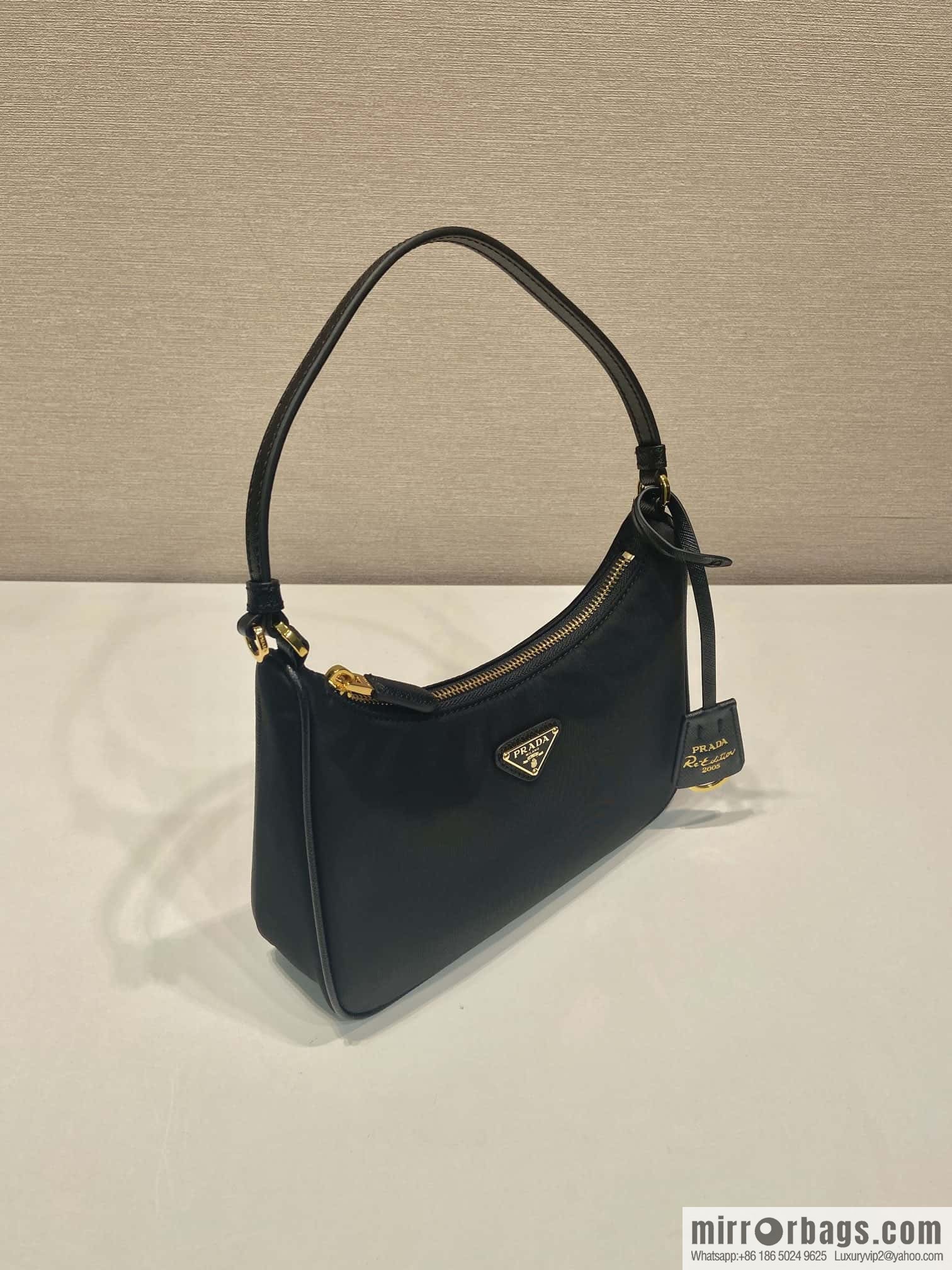 PRADA 🎉 Hobo 🎉 1N 204 M Gold Hardware🎉🎉