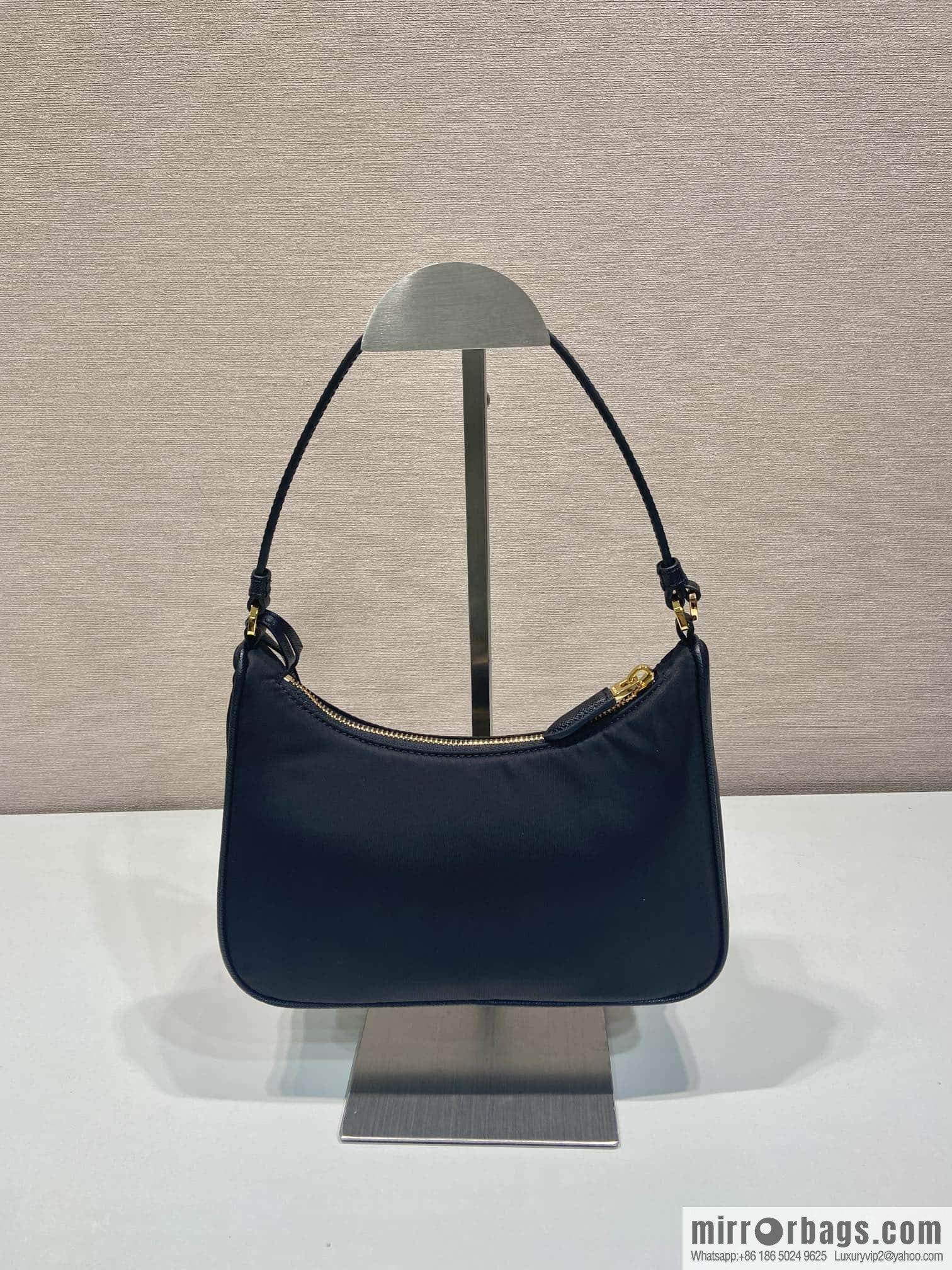 PRADA 🎉 Hobo 🎉 1N 204 M Gold Hardware🎉🎉