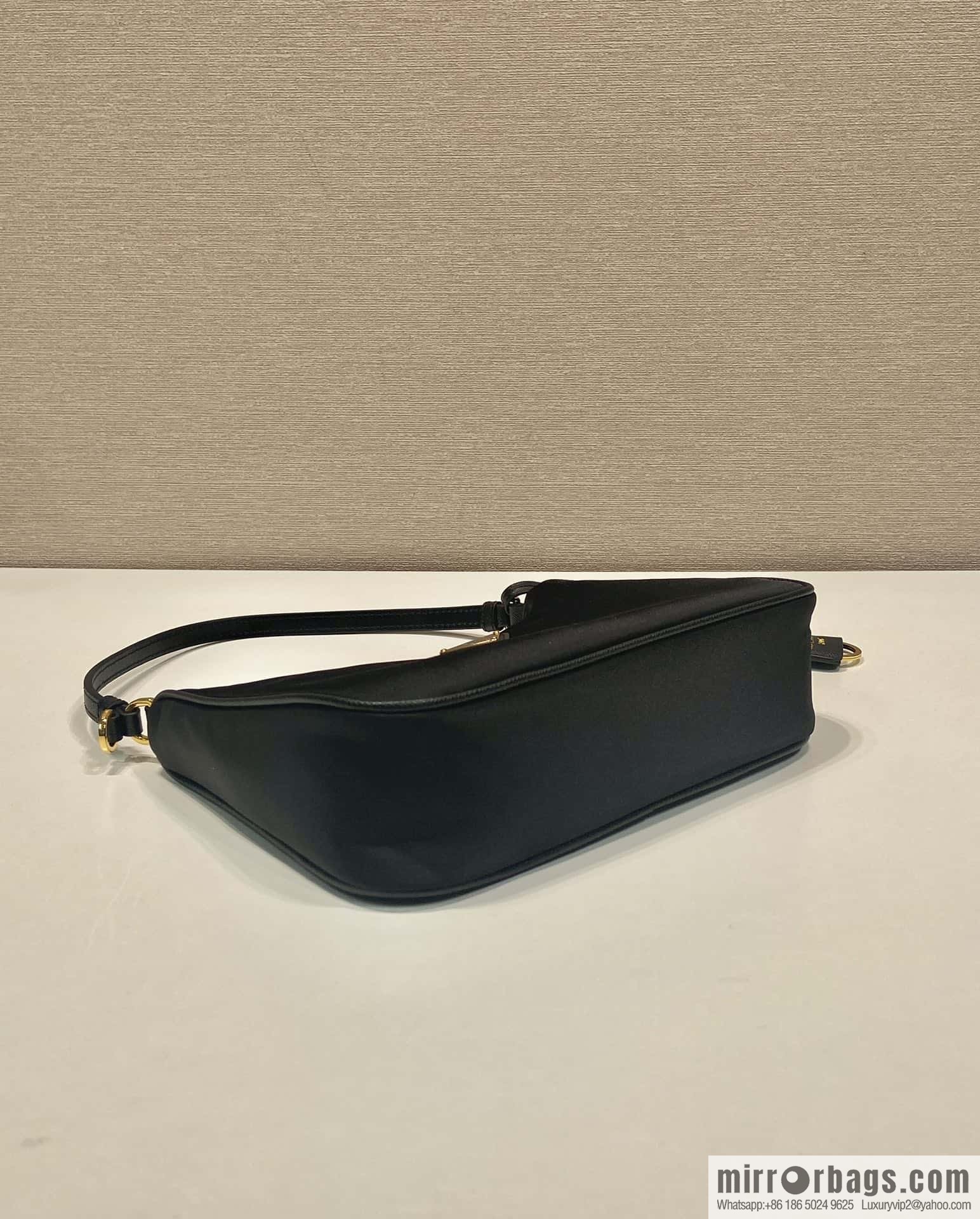 PRADA 🎉 Hobo 🎉 1N 204 M Gold Hardware🎉🎉