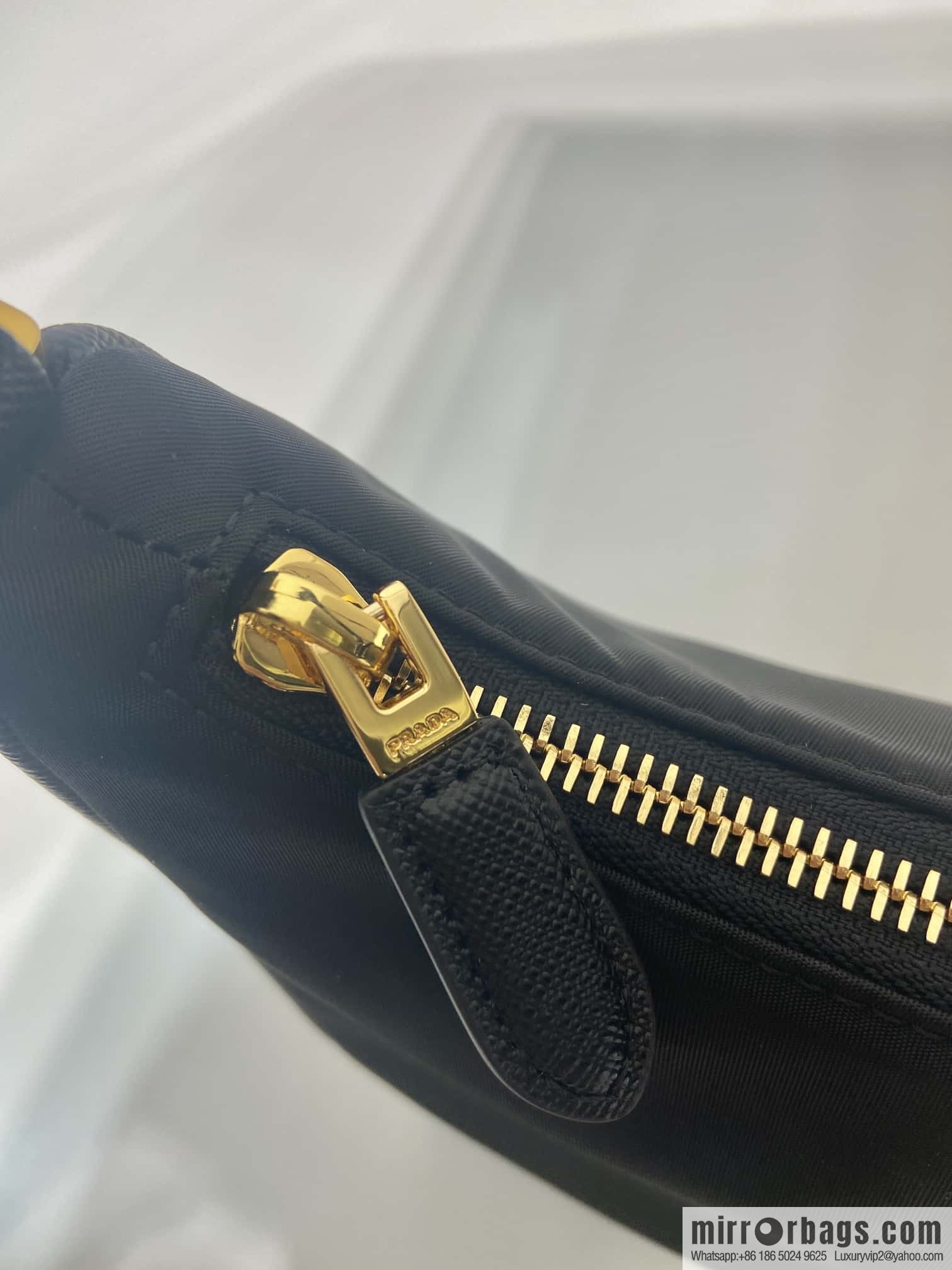 PRADA 🎉 Hobo 🎉 1N 204 M Gold Hardware🎉🎉