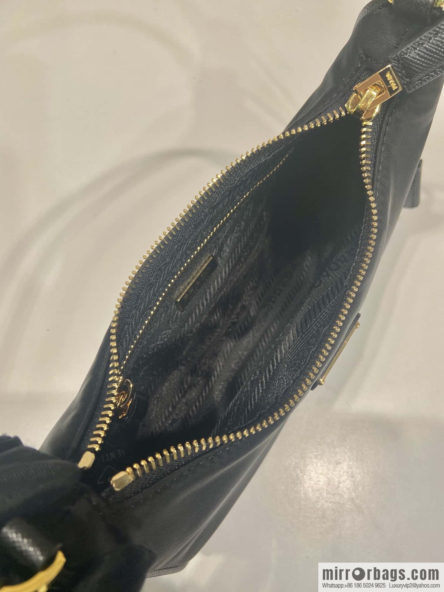 PRADA 🎉 Hobo 🎉 1N 204 M Gold Hardware🎉🎉