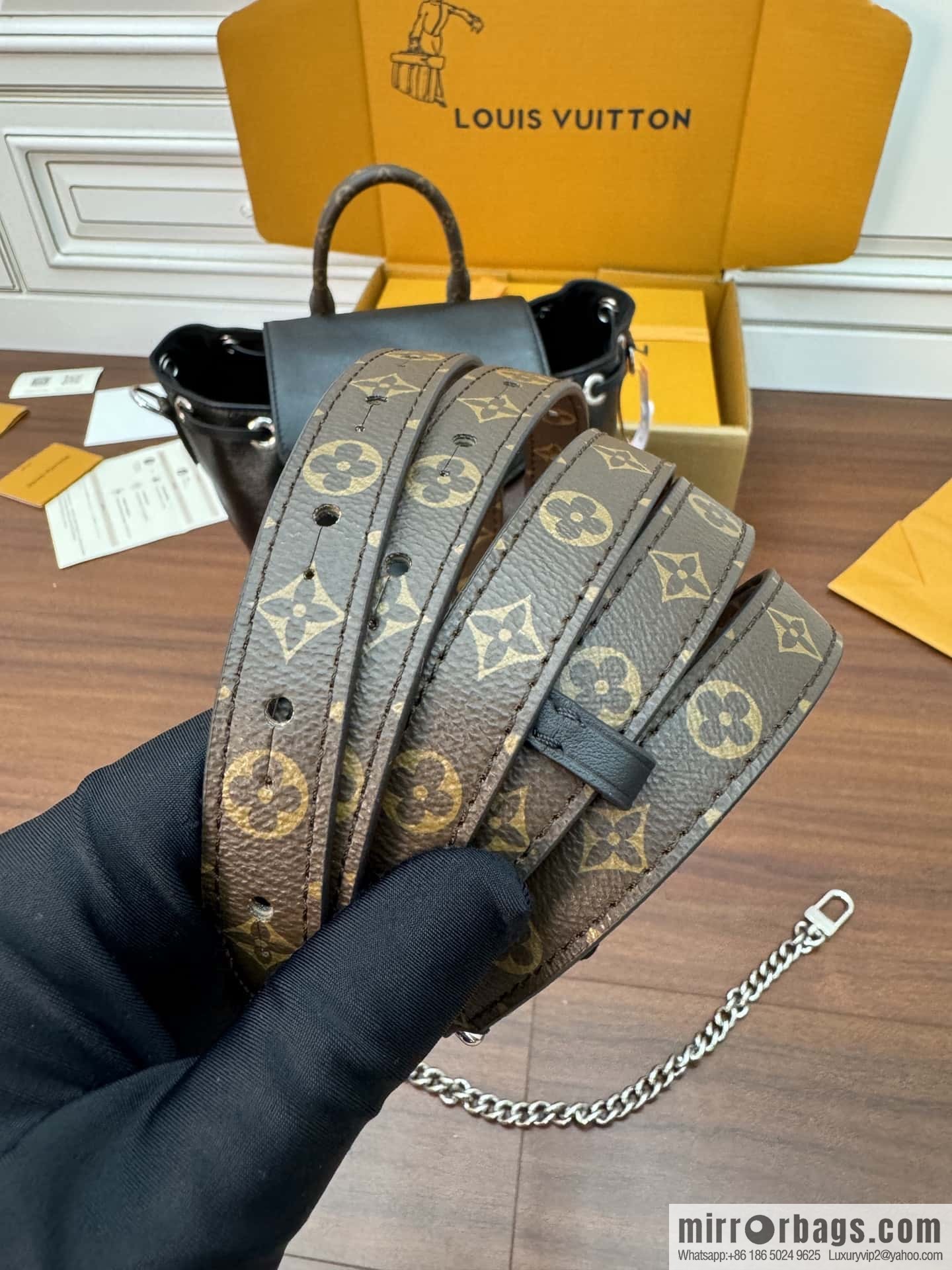 LV M12587 Montsouris PM
