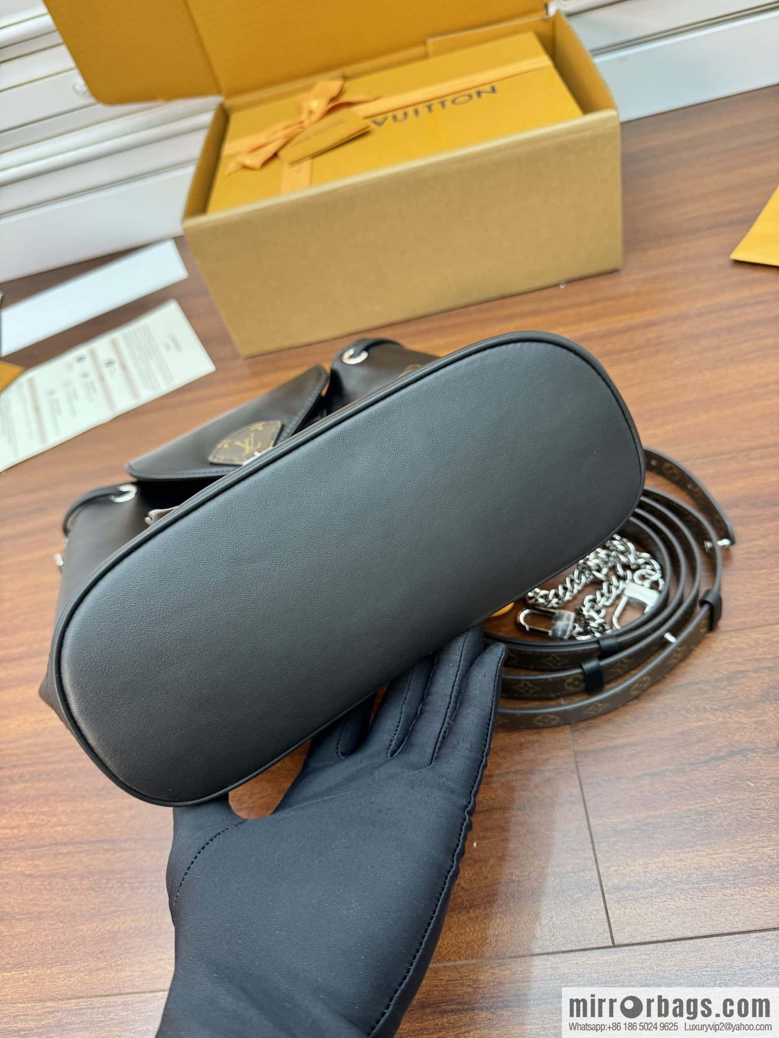 LV M12587 Montsouris PM