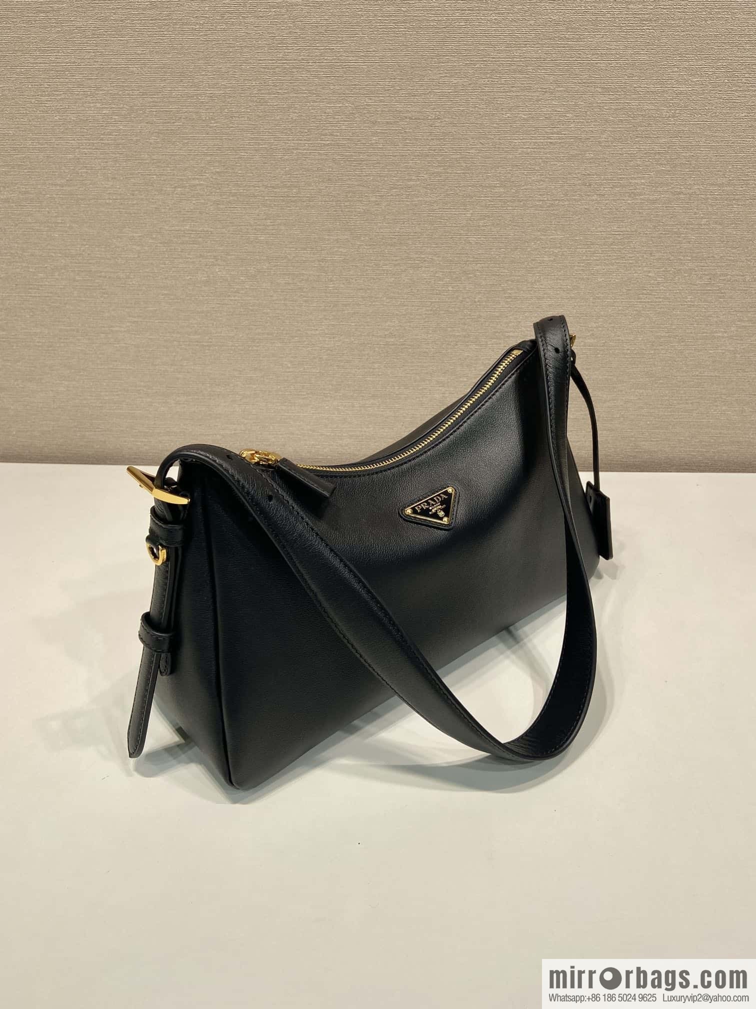 PRADA 🎉 new Aimee armpit bag 🎉 1BC229 small 🎉🎉 black