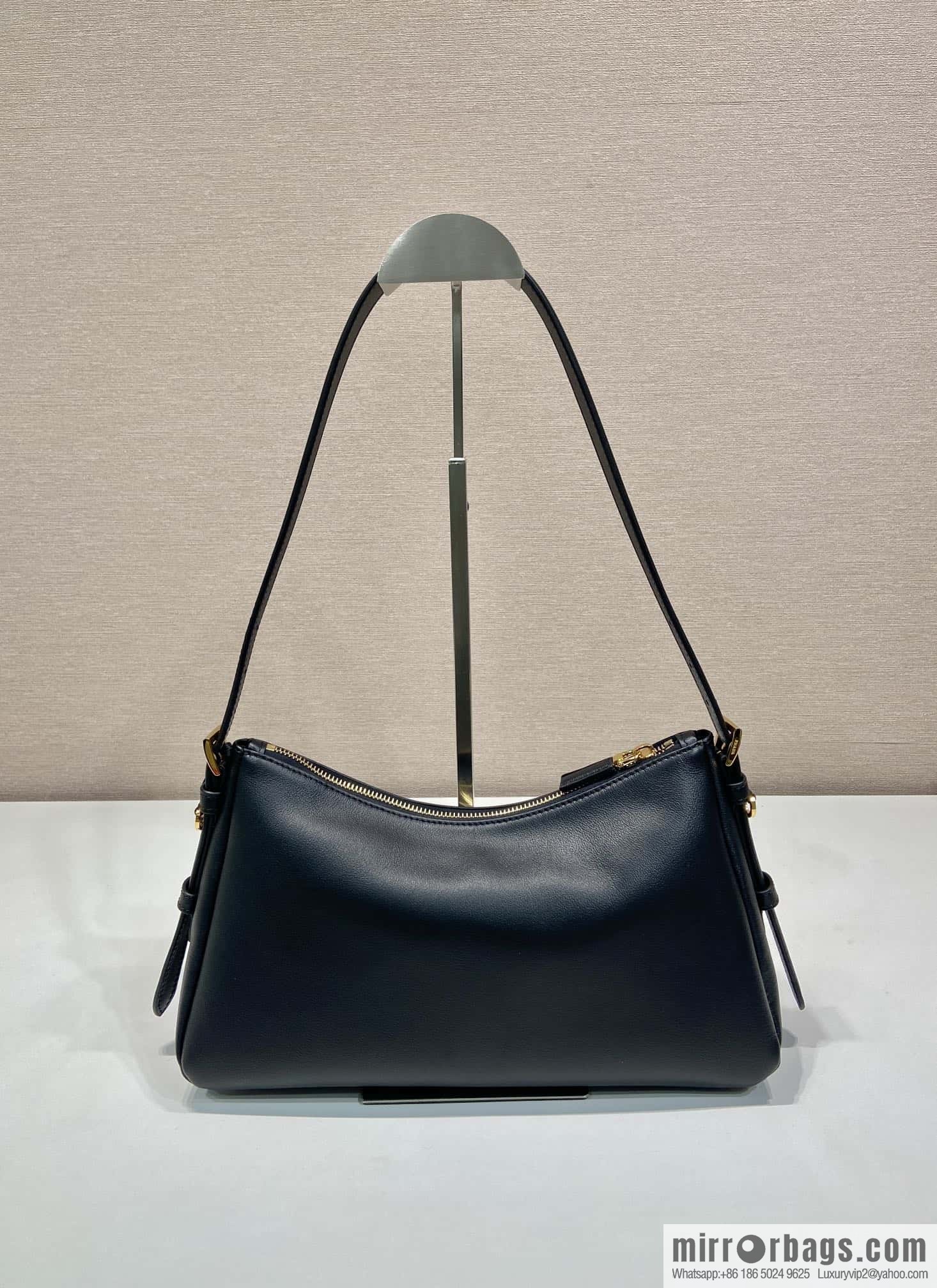 PRADA 🎉 new Aimee armpit bag 🎉 1BC229 small 🎉🎉 black