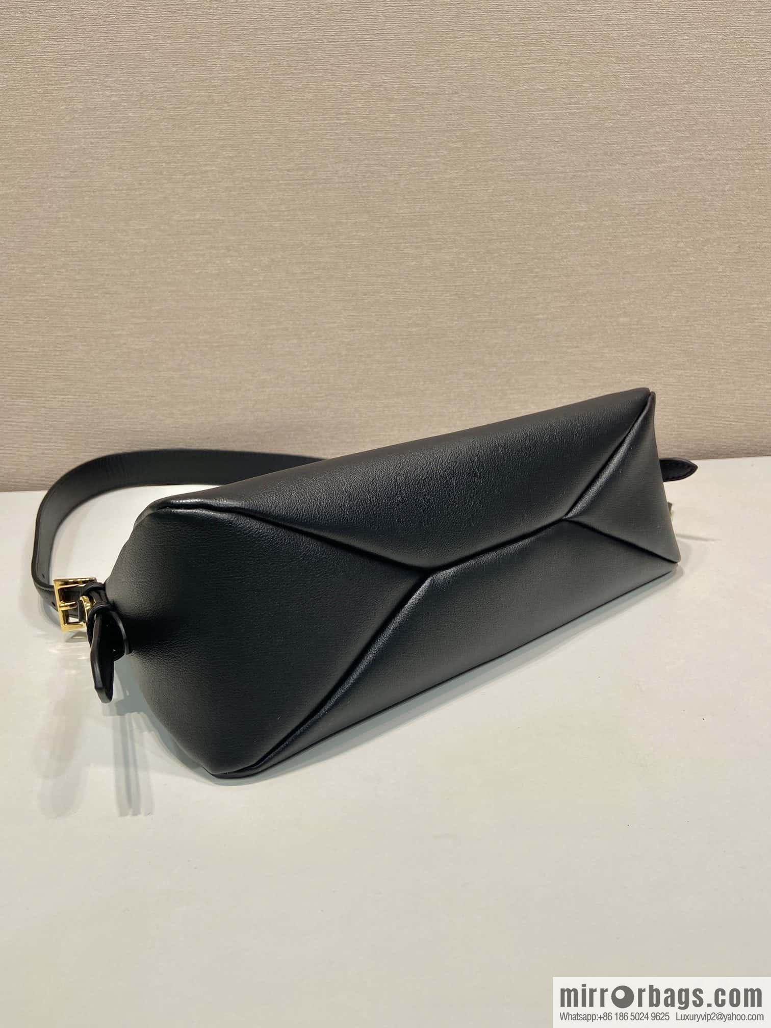 PRADA 🎉 new Aimee armpit bag 🎉 1BC229 small 🎉🎉 black