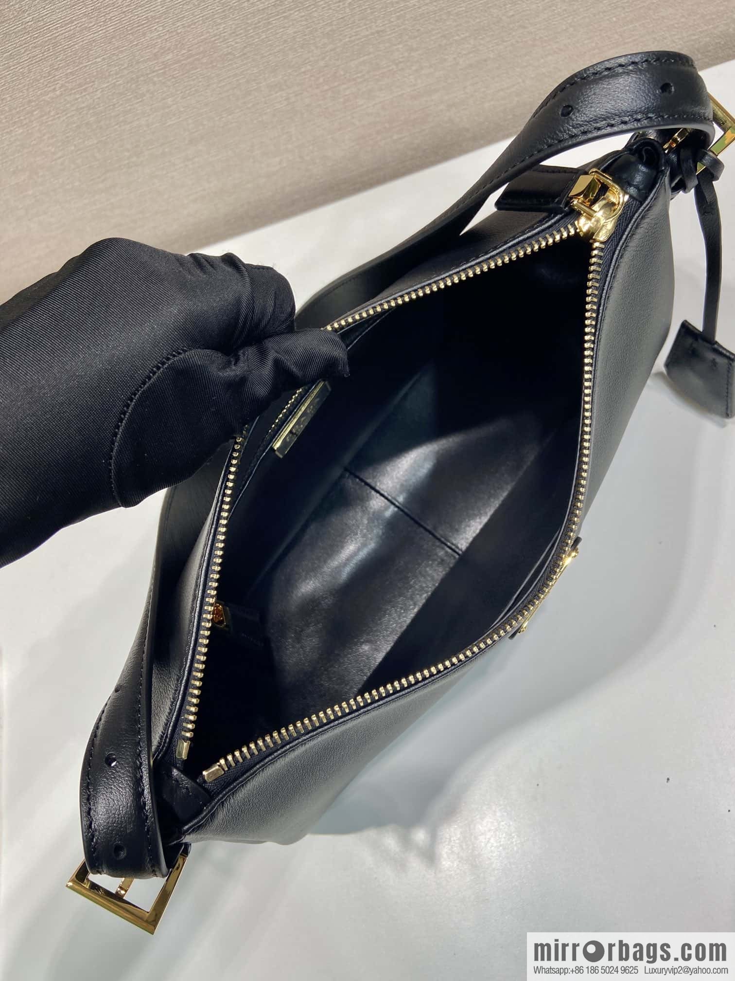 PRADA 🎉 new Aimee armpit bag 🎉 1BC229 small 🎉🎉 black
